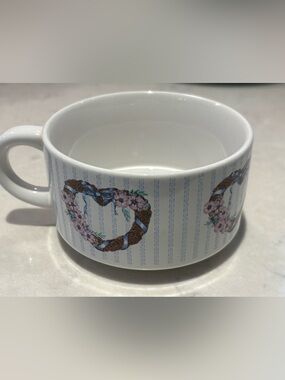 1980s 90s vintage white soup Mug with Pink Floral Hearts Wreath